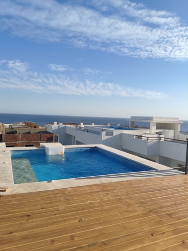 1 bedroom apartment with pool view